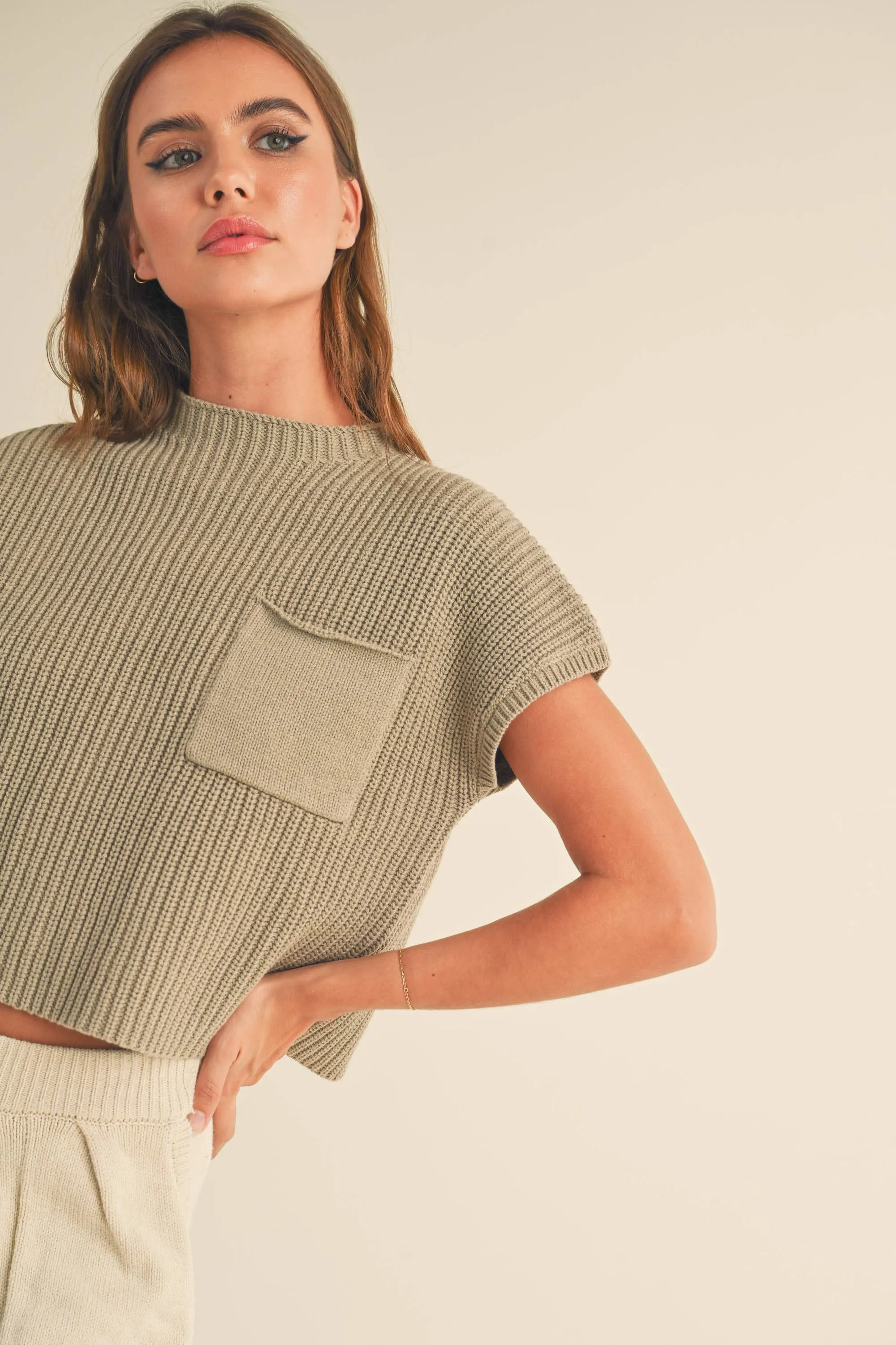 HALF HIGH NECK SWEATER VEST