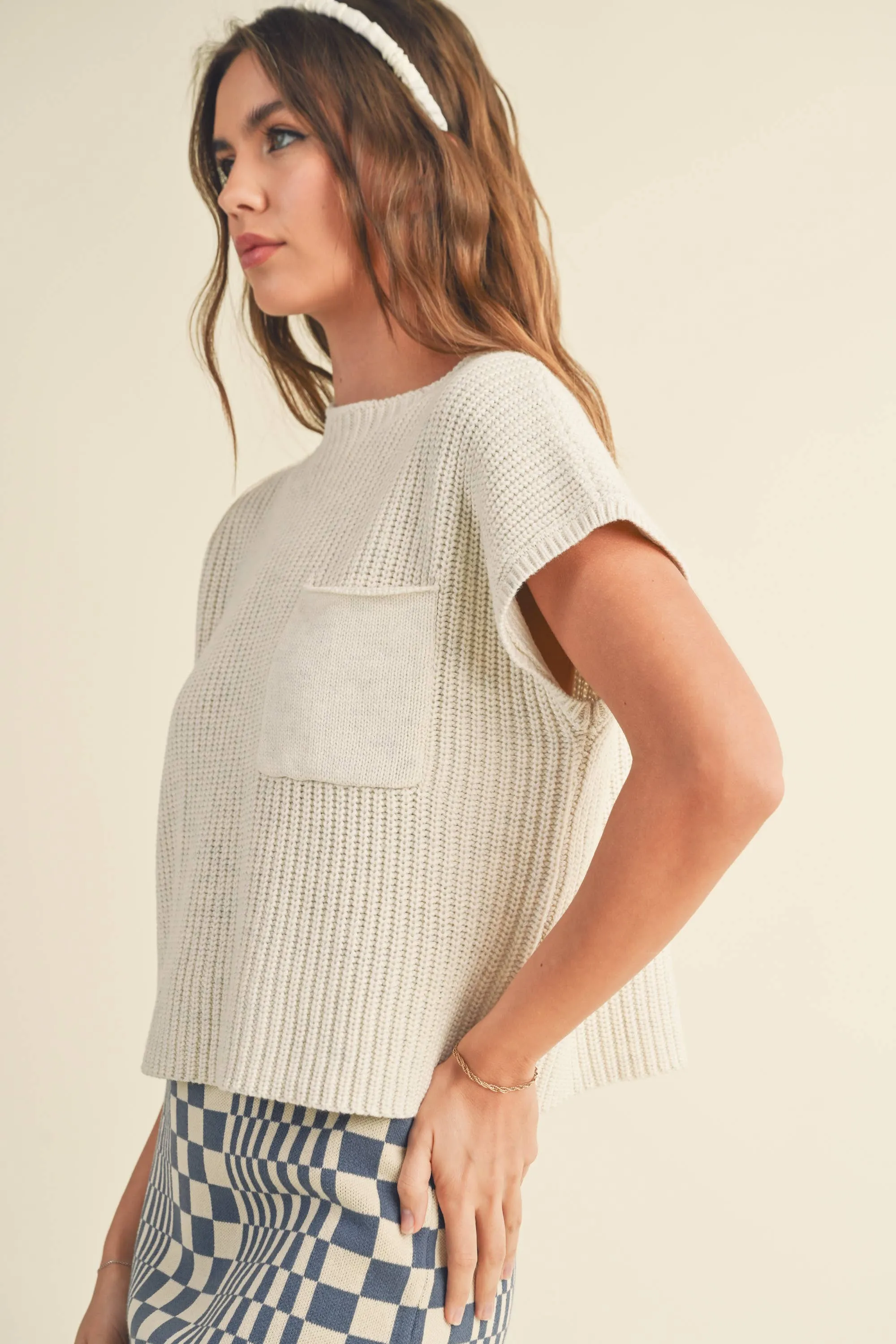 HALF HIGH NECK SWEATER VEST