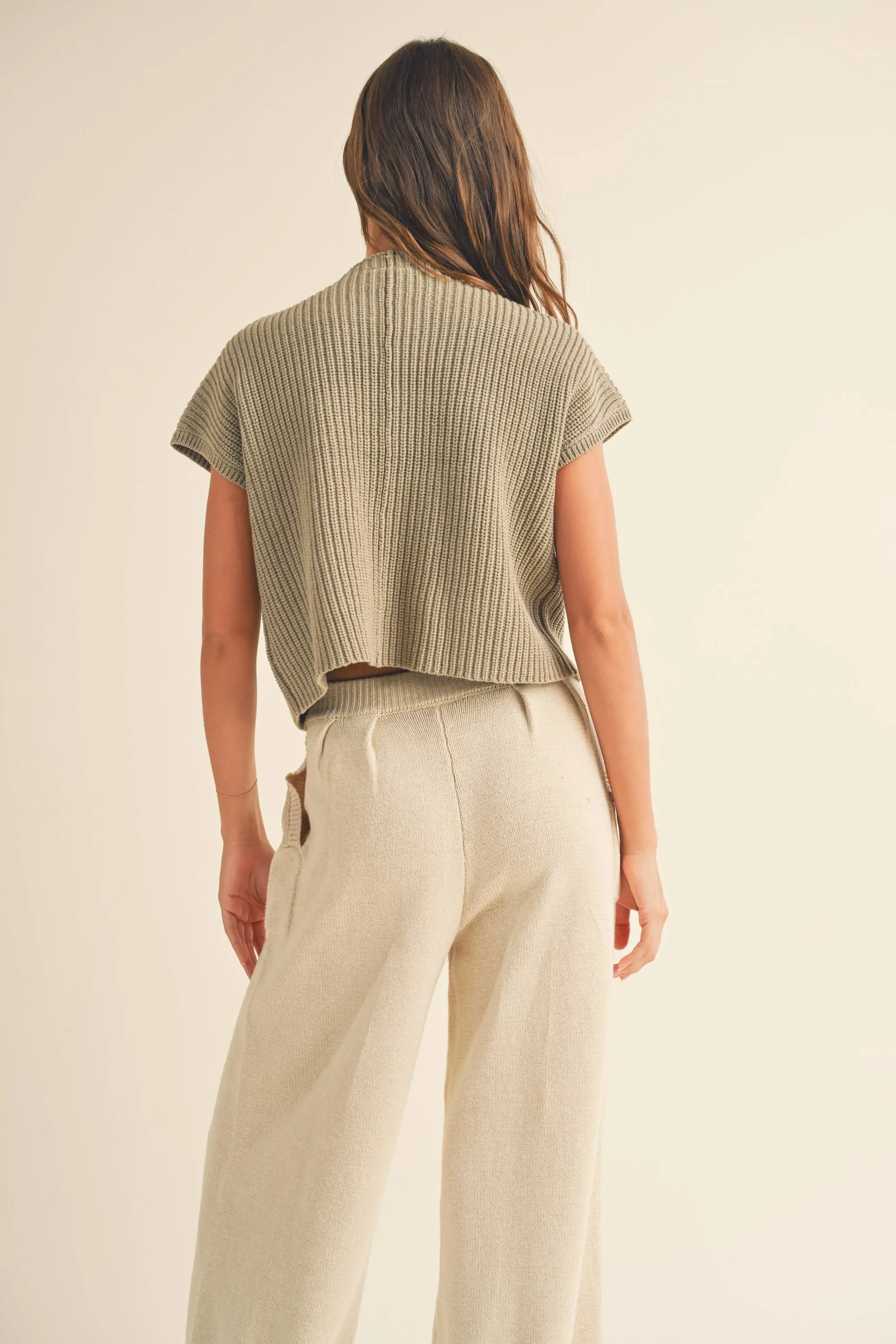 HALF HIGH NECK SWEATER VEST