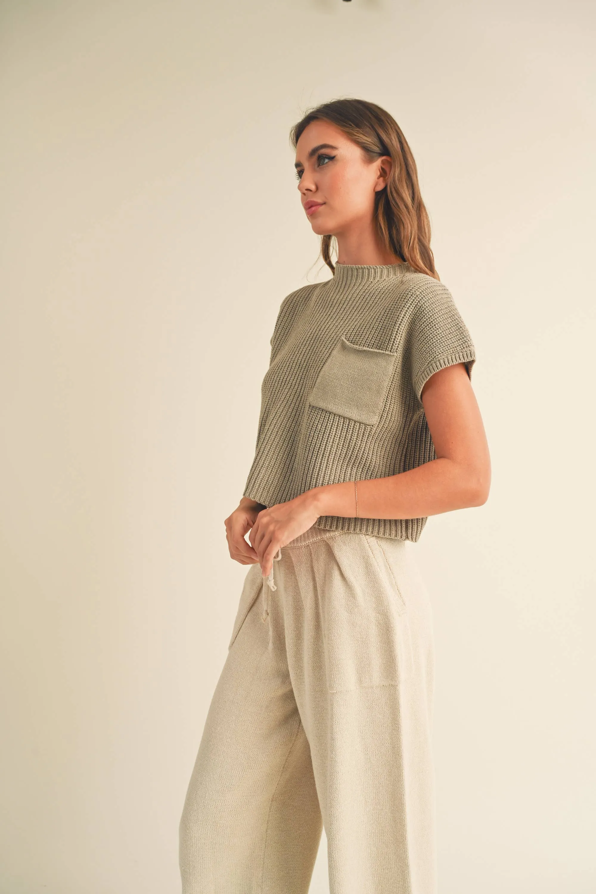 HALF HIGH NECK SWEATER VEST
